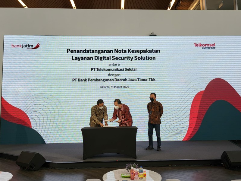 BJTM Telkomsel Dukung Digital Security Solution Bank Jatim | SWA.co.id
