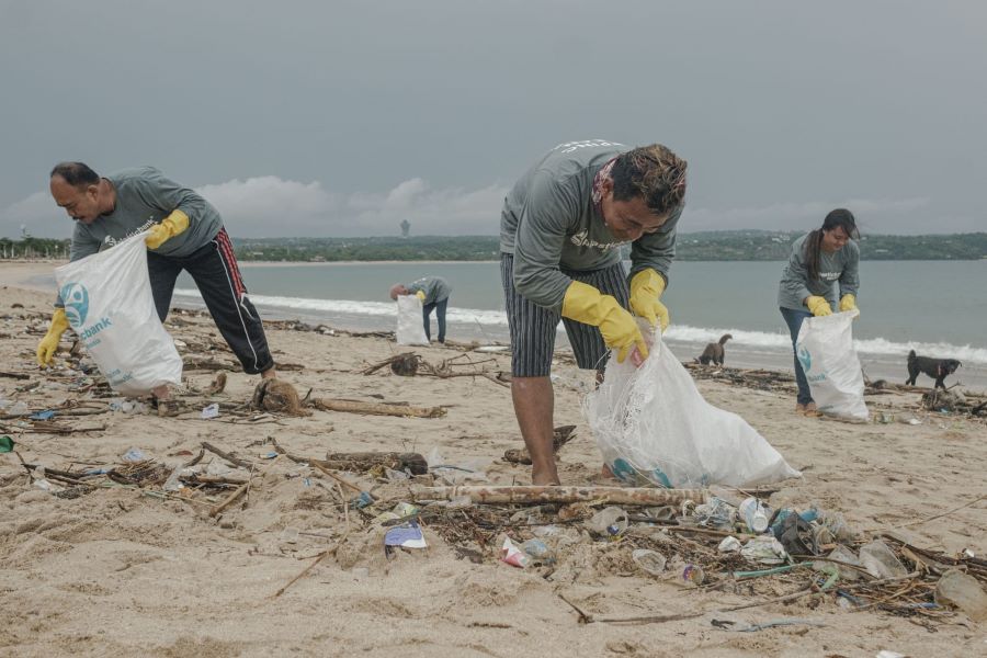Plastic Bank Indonesia Cegah Pencemaran Satu Miliar Botol Plastik di Laut