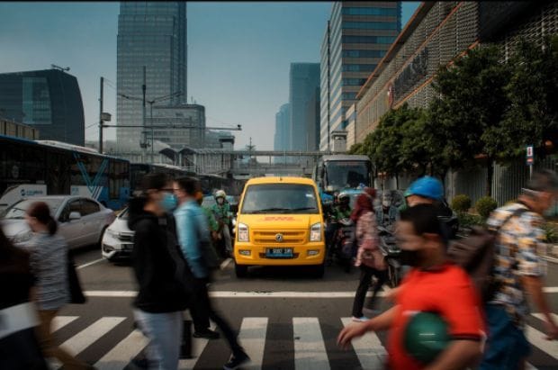 DHL Express Kenalkan Kendaraan Listrik di Indonesia untuk Logistik Berkelanjutan