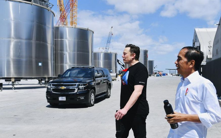 Presiden Jokowi bertandang ke markas SpaceX di AS dan bertemu dengan Elon Musk. (Foto: CNN Indonesia).