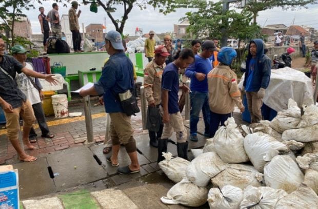 LAMI Pelindo Siapkan 3.600 Sand Bag Perbaiki Tanggul Jebol Milik Lamicitra | SWA.co.id