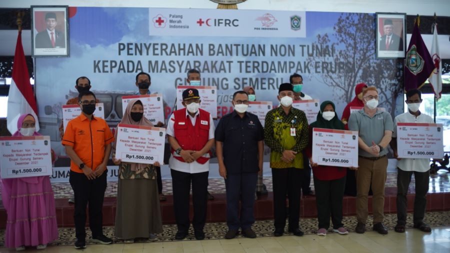 PMI, Pos Indonesia dan IFRC Bantu Korban Bencana Semeru
