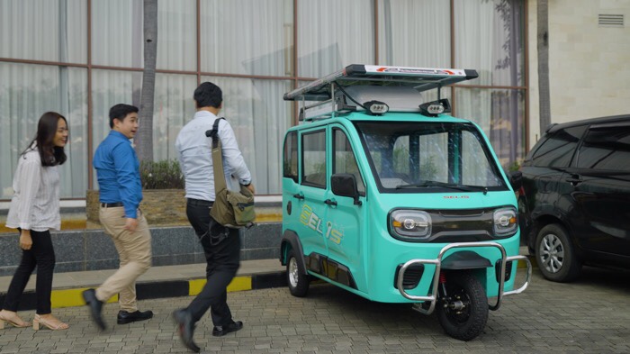Selis Bromo Pelopori Mobil Listrik Roda 3 di Indonesia