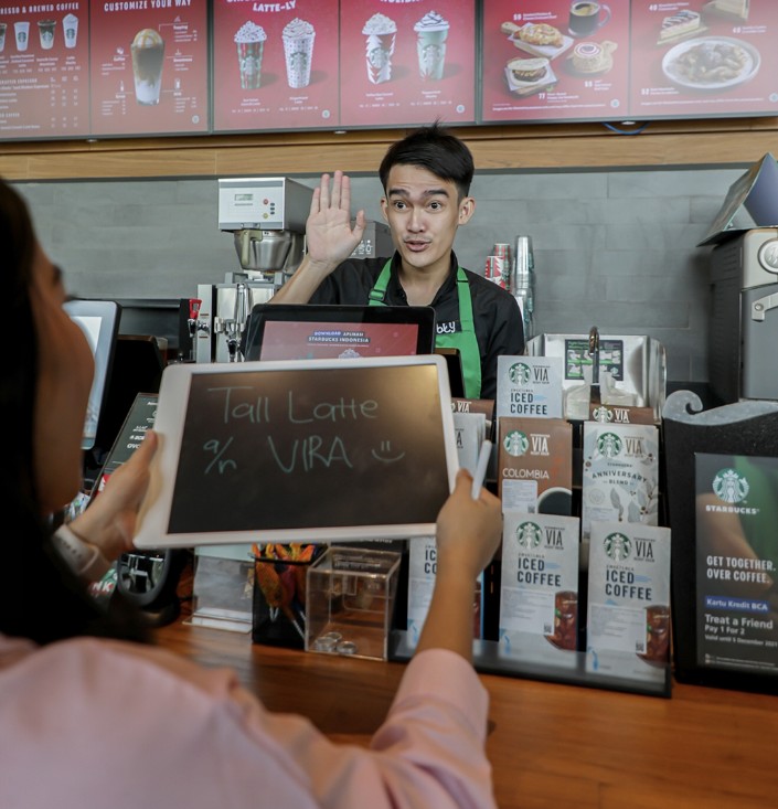 Gerai Starbucks bahasa isyarat
