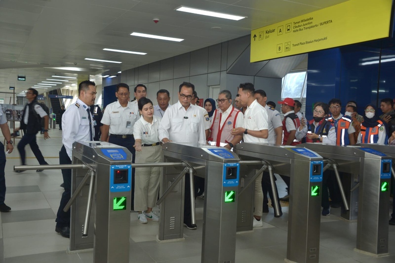 Uji Coba Penumpang Tahap Pertama, LRT Siap Beroperasi Agustus
