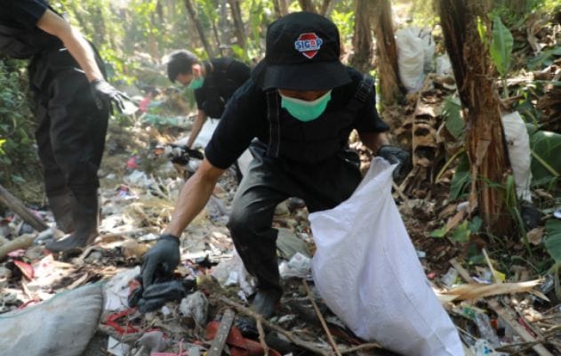 Aksi Bersih-Bersih ‘Merdeka dari Sampah’ Versi SiCepat Ekspress