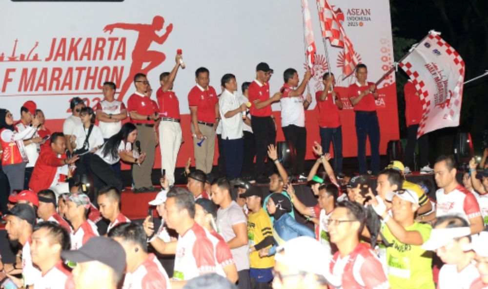 Danone-Aqua Penuhi Kebutuhan Hidrasi Pelari Jakarta Half Marathon 2023
