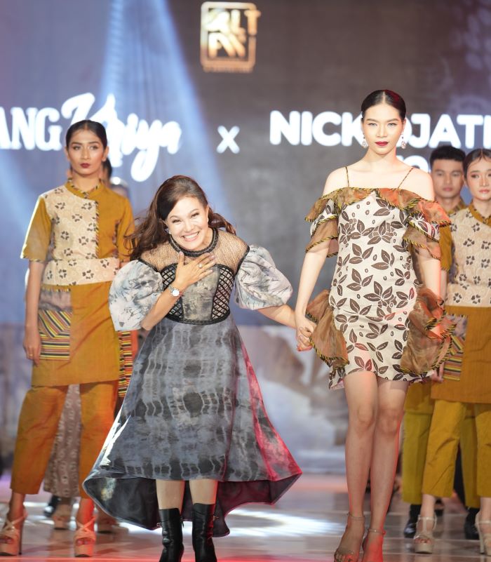 Asuransi Sinar Mas Pacu UMKM Naik Kelas di Ajang Fashion Show Danau Toba