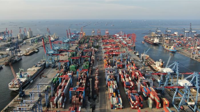 Neraca Perdagangan Indonesia di Januari-November 2023 Surplus US$ 33 Miliar