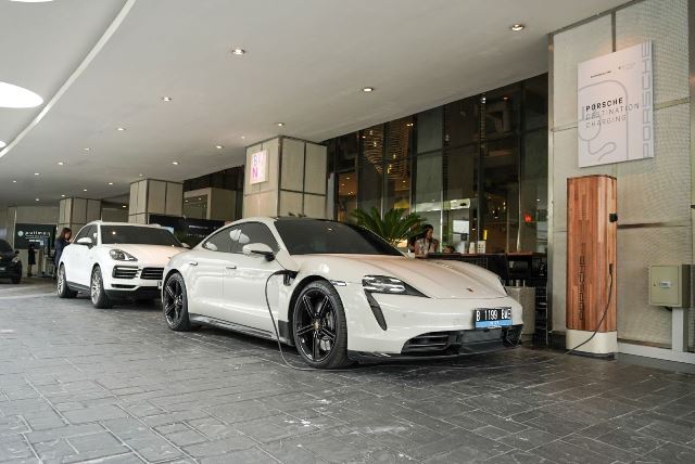 Porsche Buka Destination Charging Pertama di Jakarta